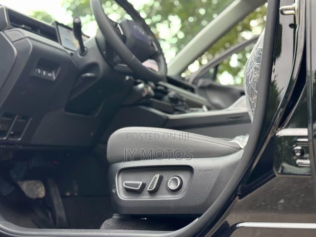 New Toyota RAV4 XLE Premium 2026 Black
