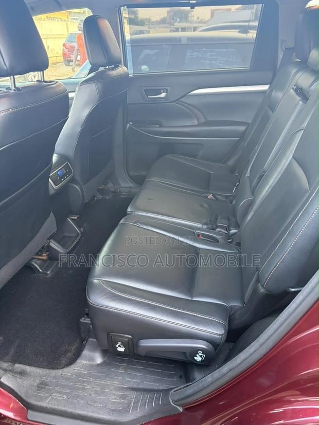 Toyota Highlander XLE 2019 Burgundy