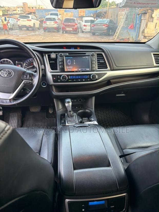 Toyota Highlander XLE 2019 Burgundy