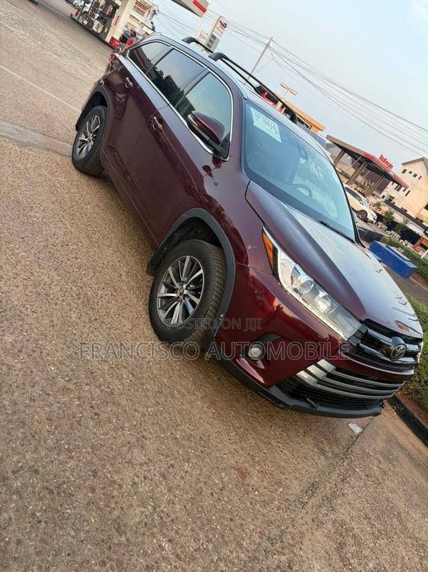 Toyota Highlander XLE 2019 Burgundy