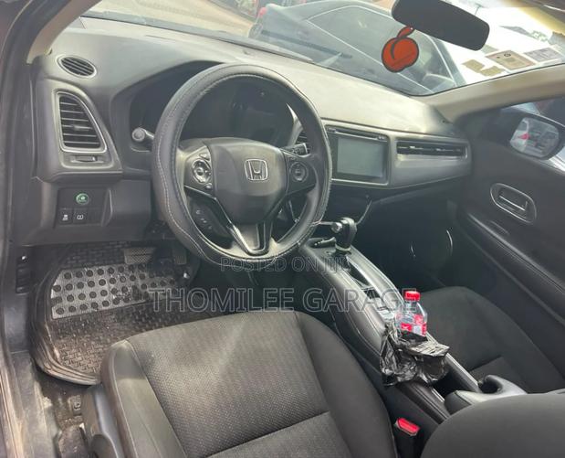 Honda HR-V 4dr SUV (1.5L 4cyl CVT) 2016 Gray