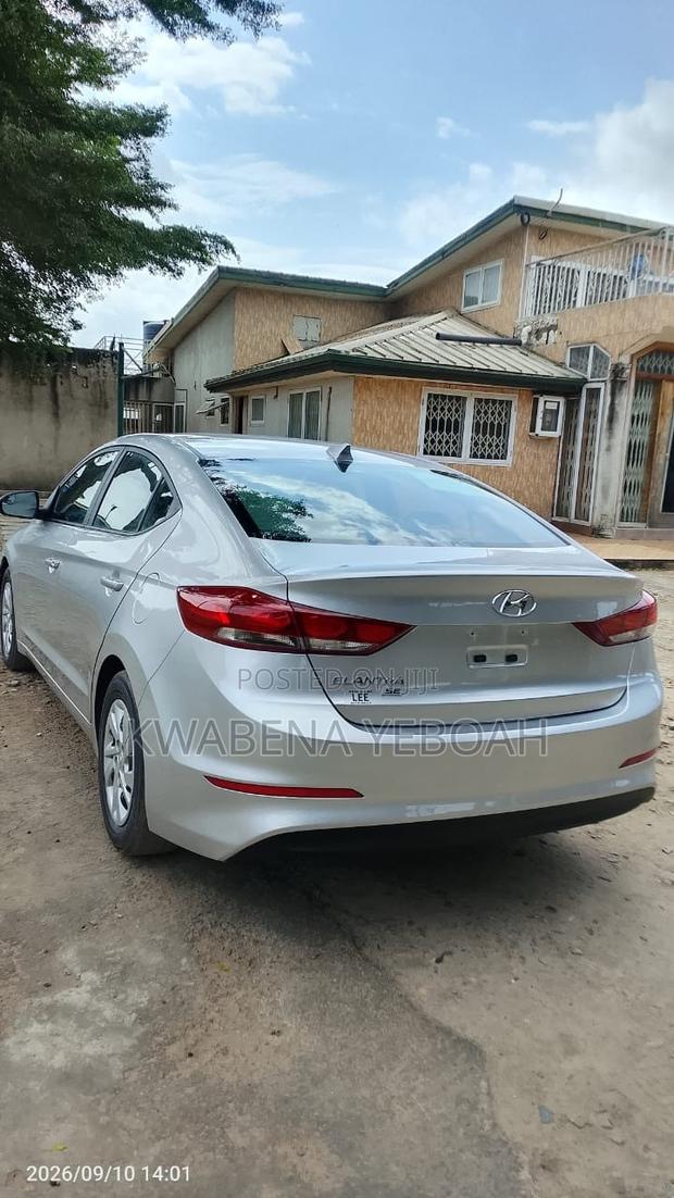 Hyundai Elantra 2017 Silver