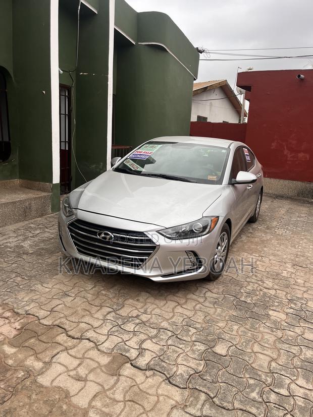 Hyundai Elantra 2017 Silver