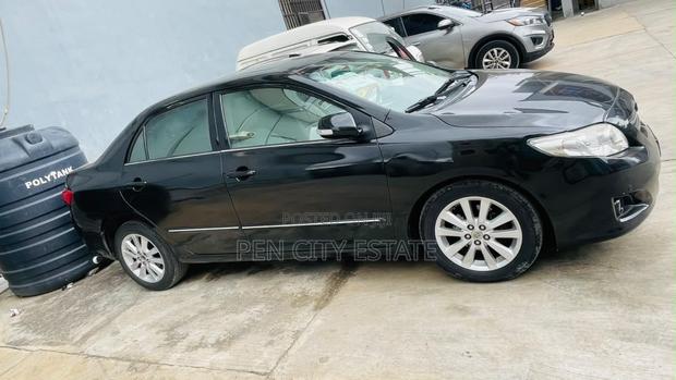 Toyota Corolla 2010 Black