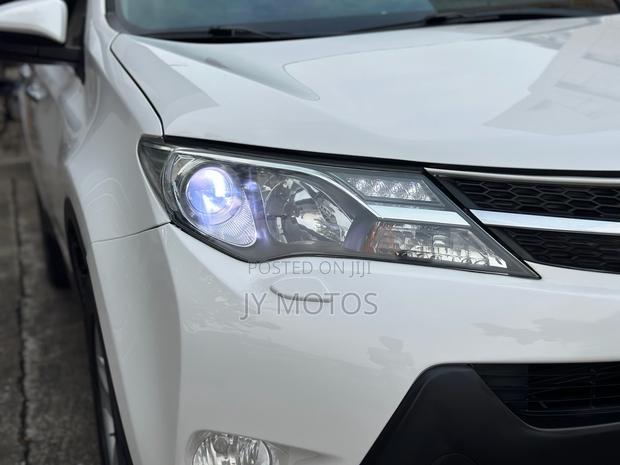 Toyota RAV4 LE 4dr SUV AWD (2.5L 4cyl 6A) 2014 White