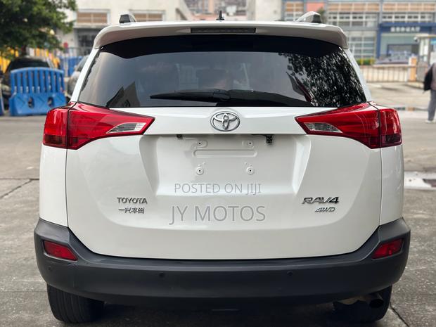 Toyota RAV4 LE 4dr SUV AWD (2.5L 4cyl 6A) 2014 White