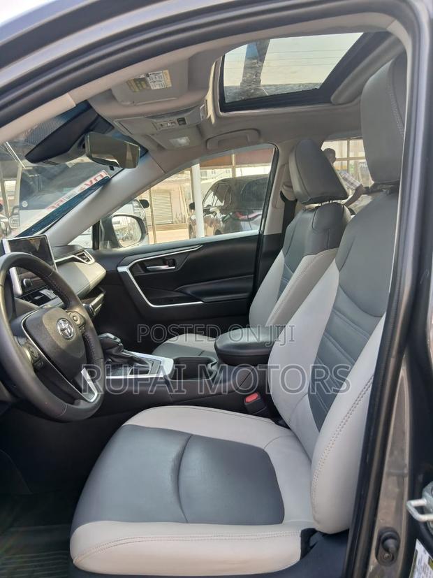 Toyota RAV4 XLE Premium AWD 2024 Gray