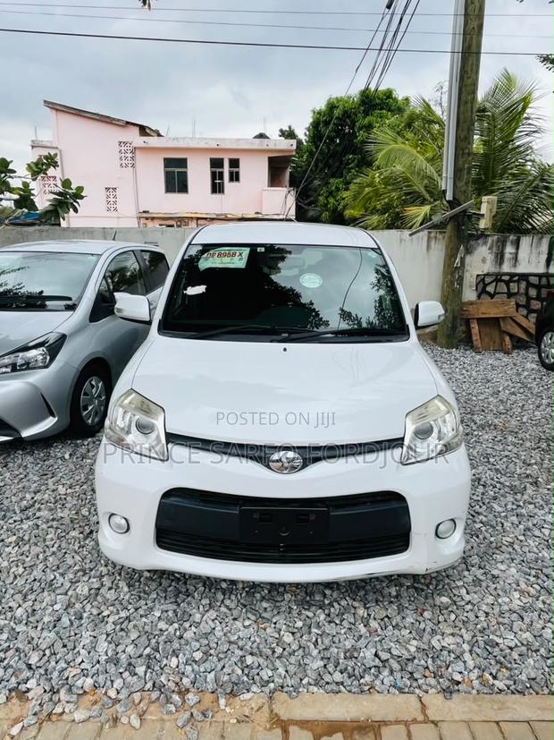 Toyota Sienta 2014 White