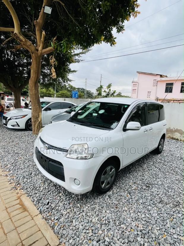Toyota Sienta 2014 White