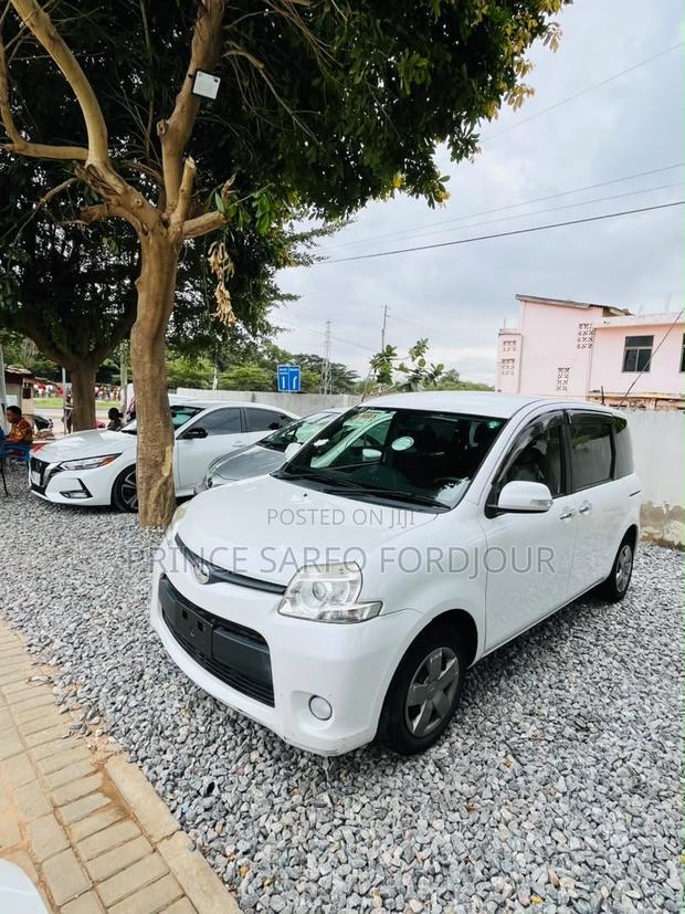 Toyota Sienta 2014 White