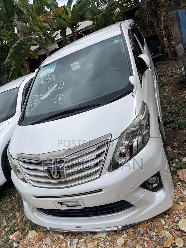 Toyota Alphard 2.4 Petrol AWD 2013 White