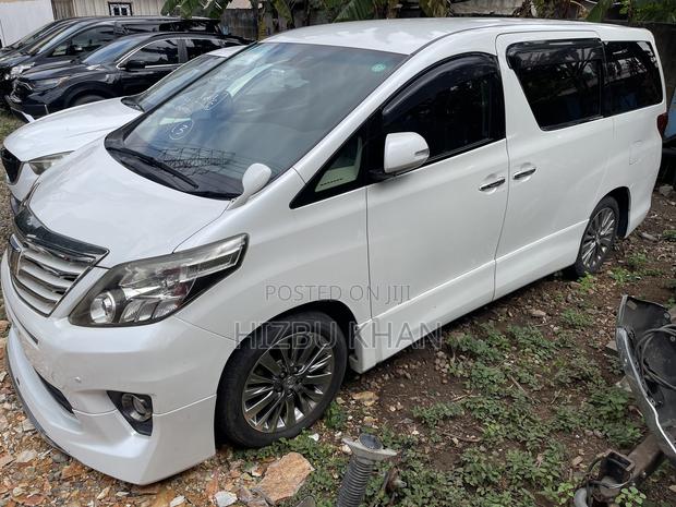 Toyota Alphard 2.4 Petrol AWD 2013 White