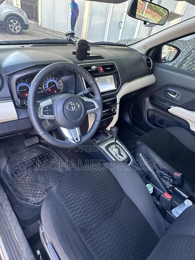 Toyota Rush 2020 Silver