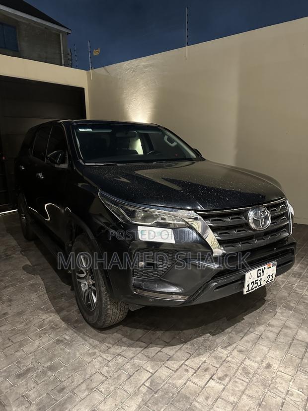 Toyota Fortuner 2021 Black