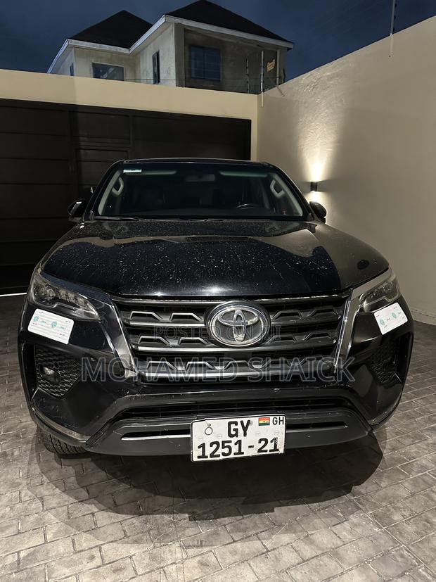 Toyota Fortuner 2021 Black