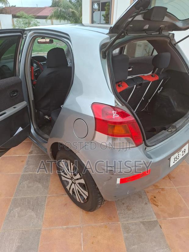 Toyota Vitz 1.0 FWD 3dr 2009 Gray