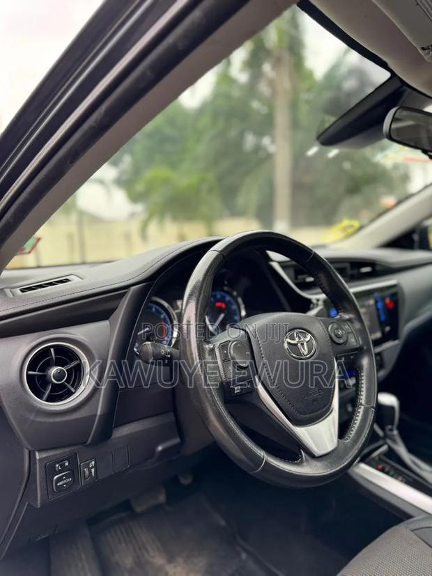 Toyota Corolla 2017 Gray