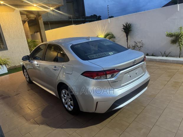 Toyota Corolla LE 2020 Silver