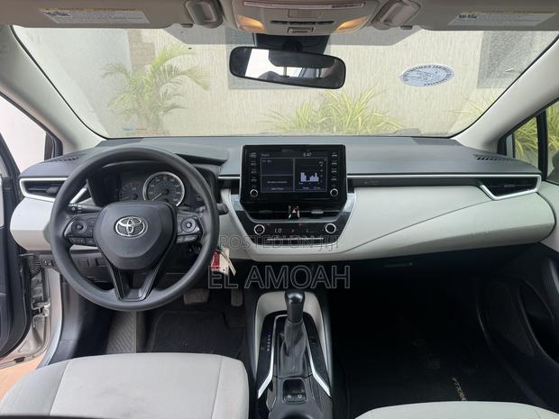 Toyota Corolla LE 2020 Silver
