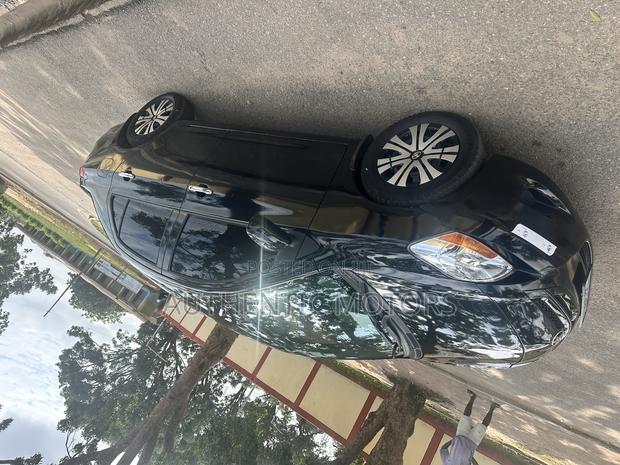 Toyota Yaris Base Sedan 4dr 2010 Black