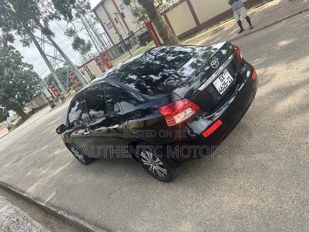 Toyota Yaris Base Sedan 4dr 2010 Black