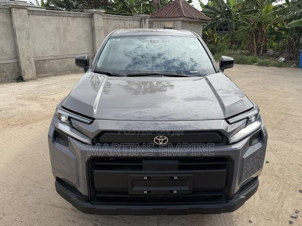 New Toyota RAV4 SE 2026 Gray