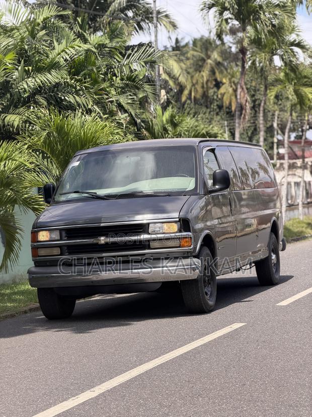 Chevrolet Express 3500 2010 Gray