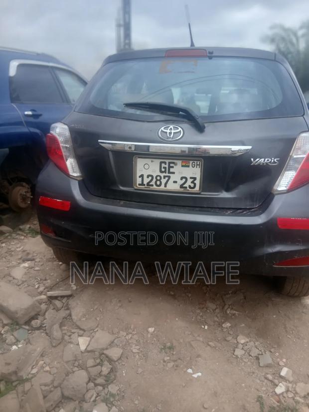 Toyota Yaris 2012 Gray