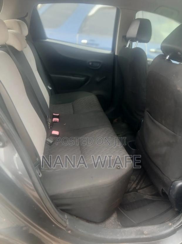 Toyota Yaris 2012 Gray