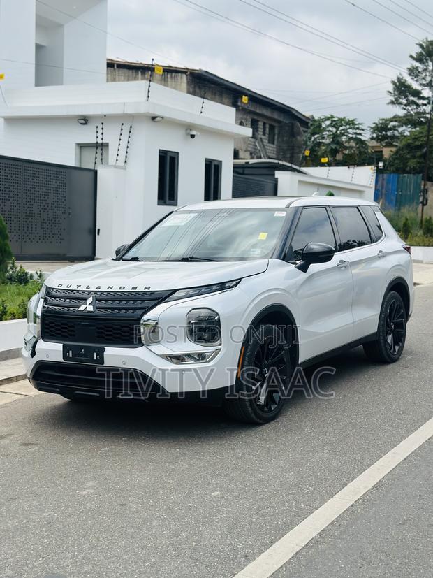 Mitsubishi Outlander 2022 White