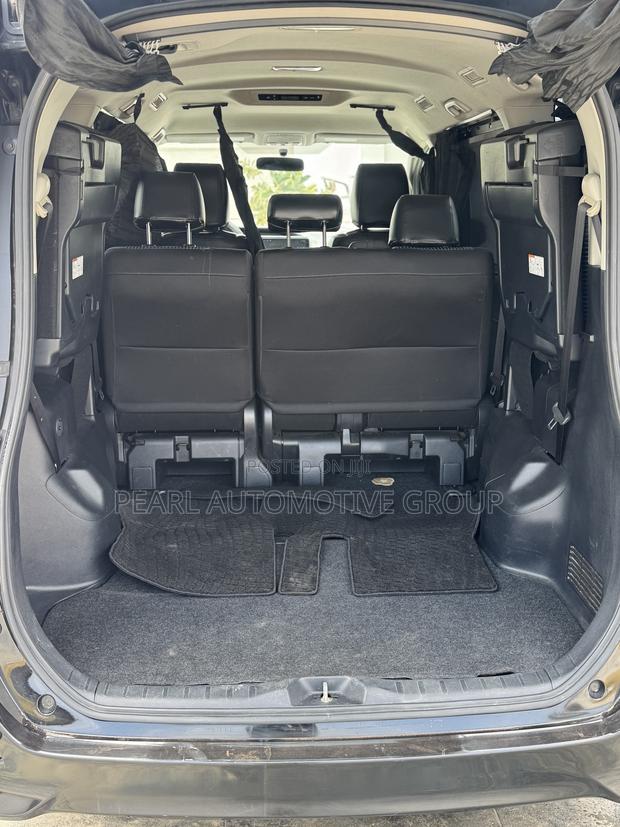 Toyota Voxy ZS 4WD 8-Seater 2014 Black