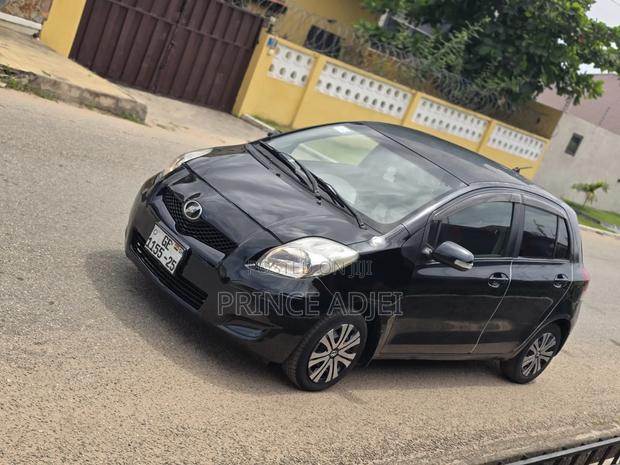 Toyota Vitz 1.0 FWD 3dr 2010 Black