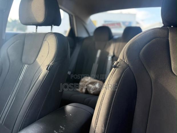 Hyundai Elantra 2024 Blue