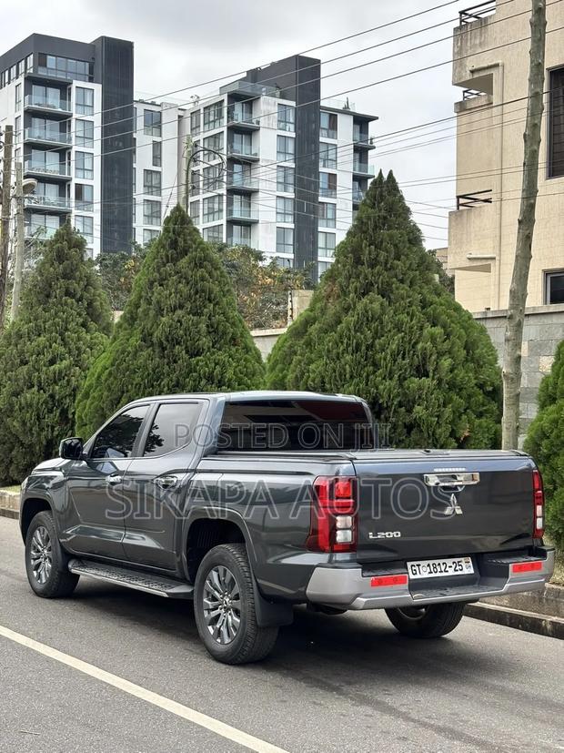 Mitsubishi L200 2025 Black