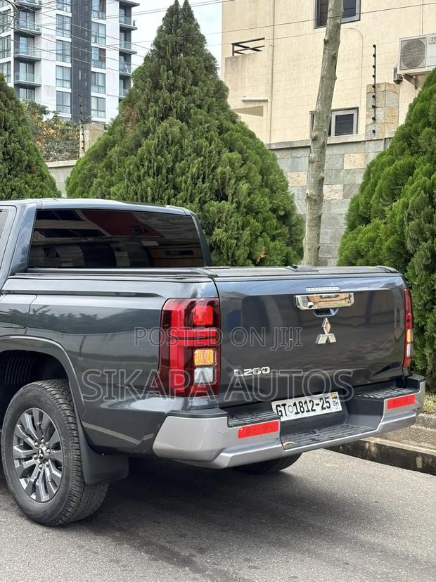 Mitsubishi L200 2025 Black