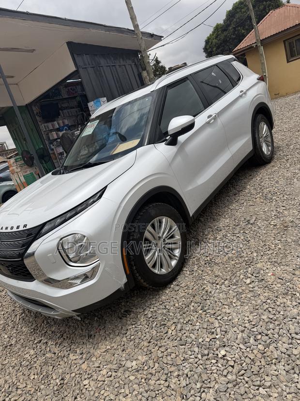 Mitsubishi Outlander SEL 2023 White