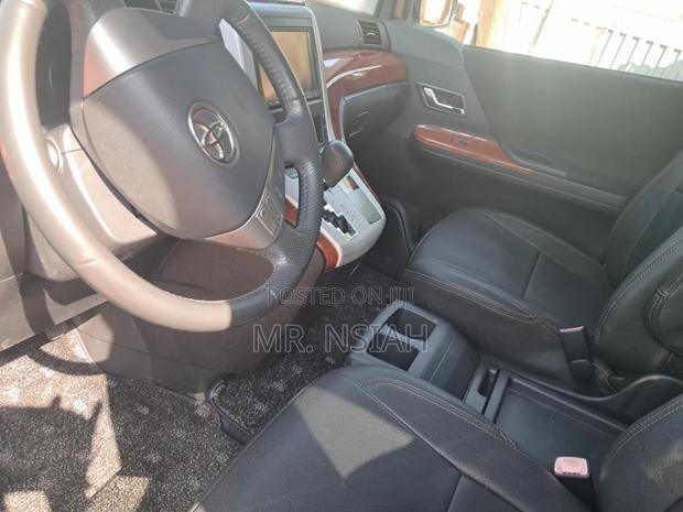 Toyota Vellfire V 2.4 4WD 8-Seater 2012 White