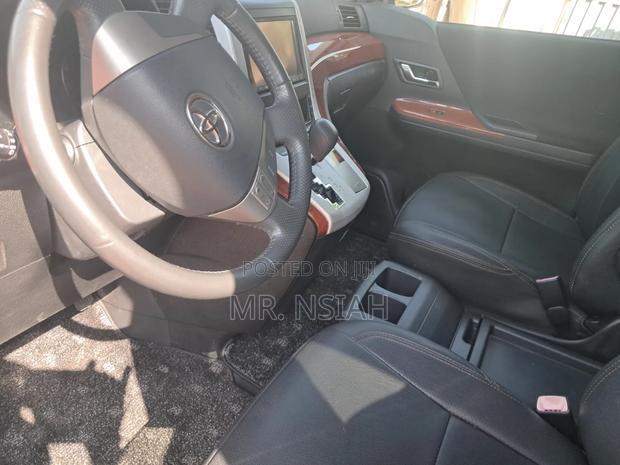 Toyota Vellfire V 2.4 4WD 8-Seater 2012 White