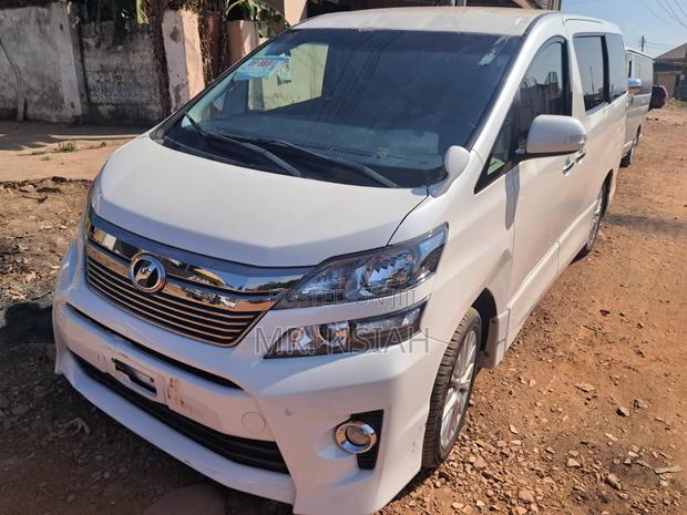 Toyota Vellfire V 2.4 4WD 8-Seater 2012 White