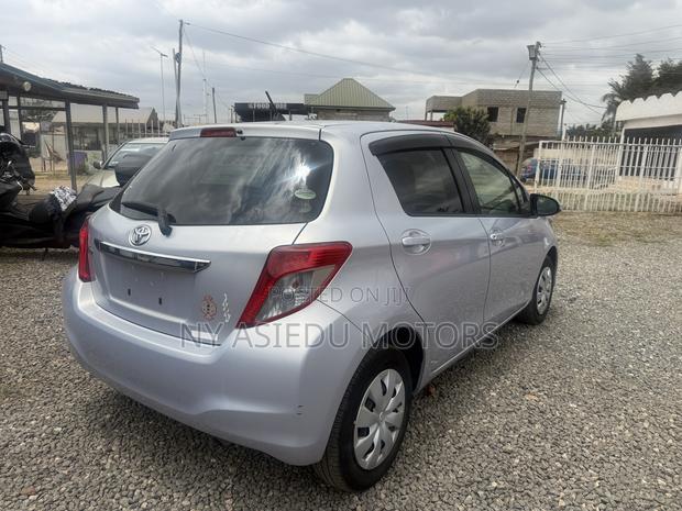 Toyota Vitz 1.3 FWD 3dr 2014 Silver