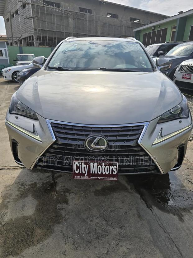 Lexus NX 300 FWD 2021