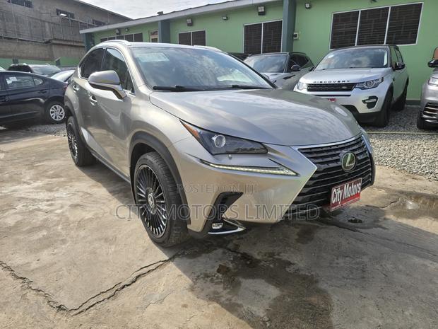 Lexus NX 300 FWD 2021