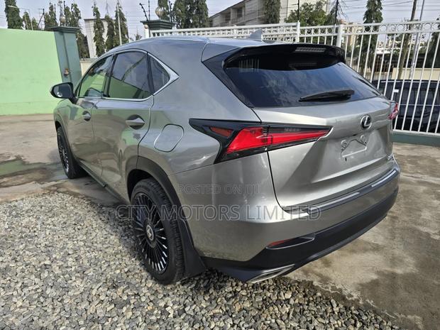 Lexus NX 300 FWD 2021
