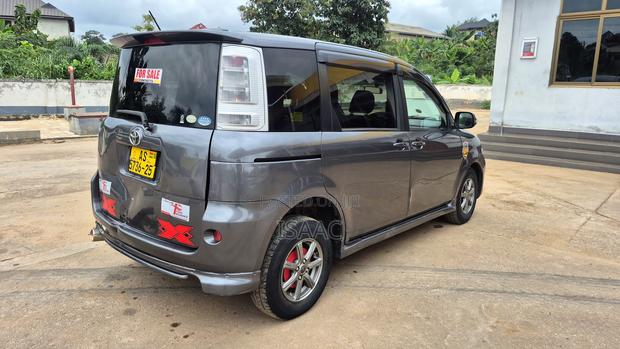 Toyota Sienta 2015 Gray