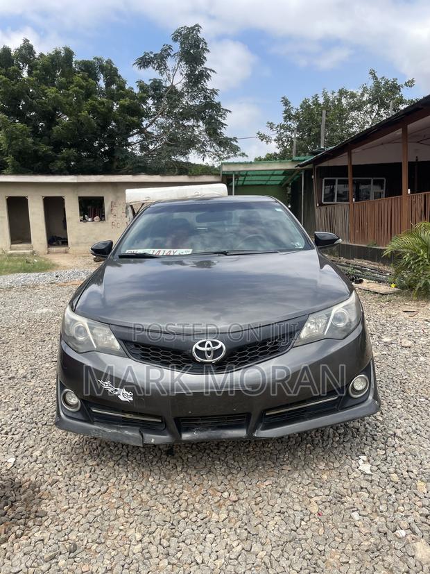 Toyota Camry SE 4dr Sedan (2.5L 4cyl 6A) 2014 Gray