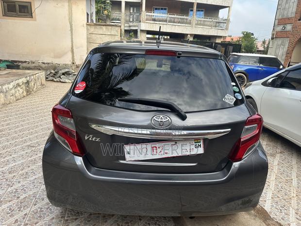 Toyota Vitz 1.3 FWD 5dr 2016 Matt Black