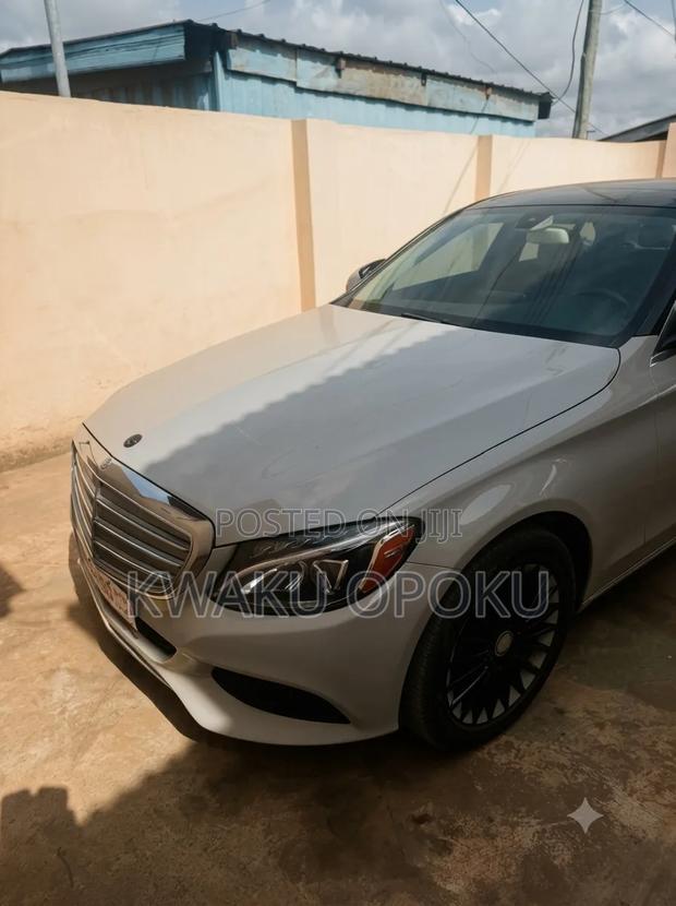 Mercedes-Benz C300 2017 Off white