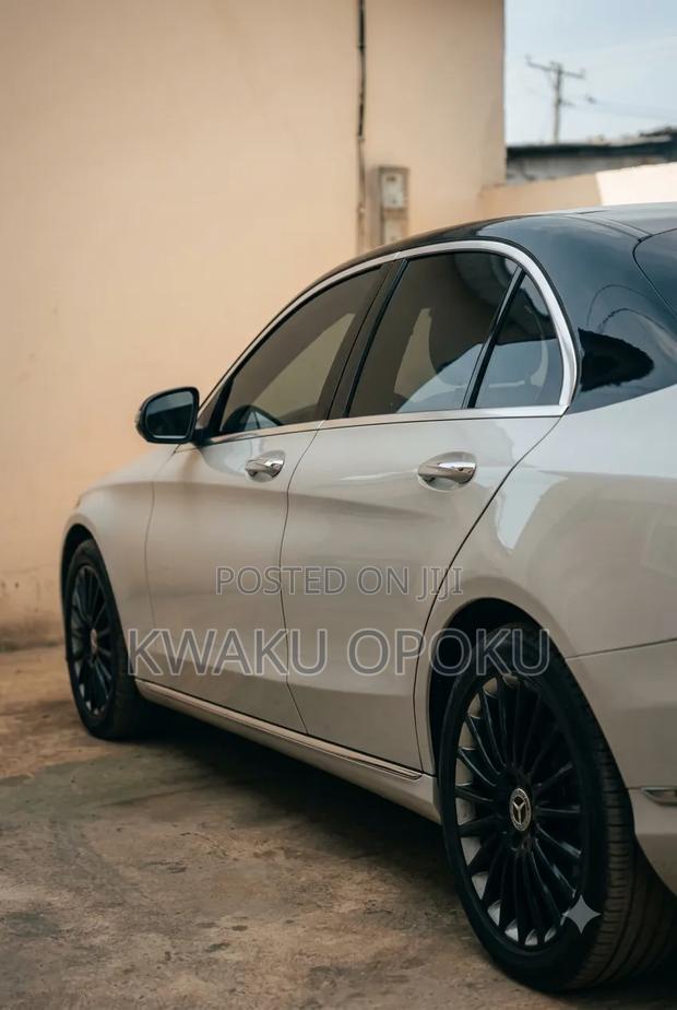 Mercedes-Benz C300 2017 Off white