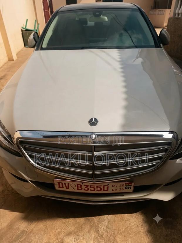 Mercedes-Benz C300 2017 Off white