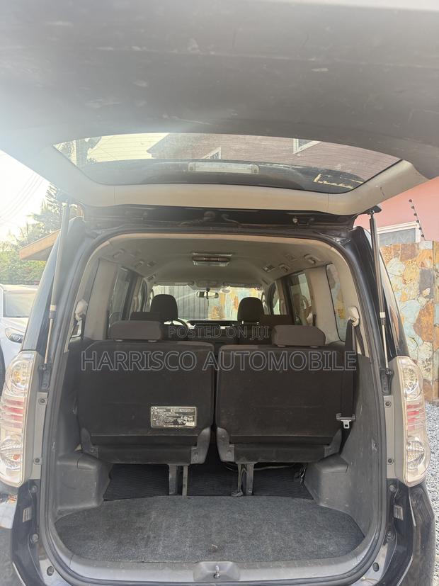 Toyota Voxy V 4WD 7-Seater 2010 Black